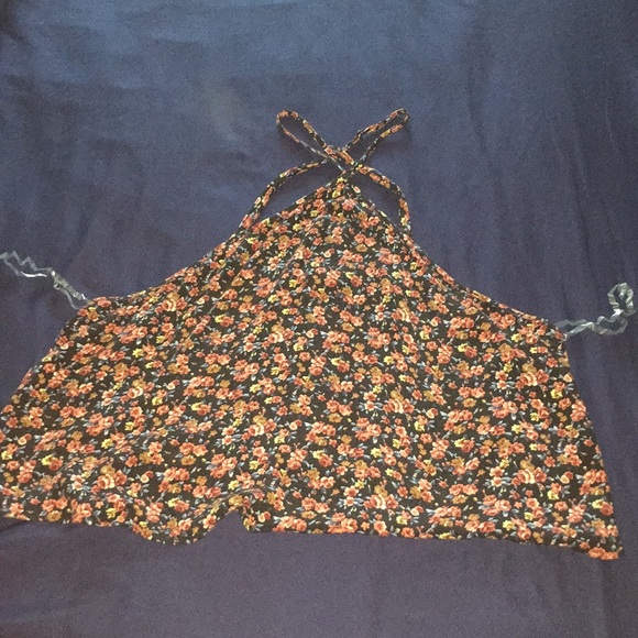 AEO 🦅 Halter style crop top - Picture 2 of 4